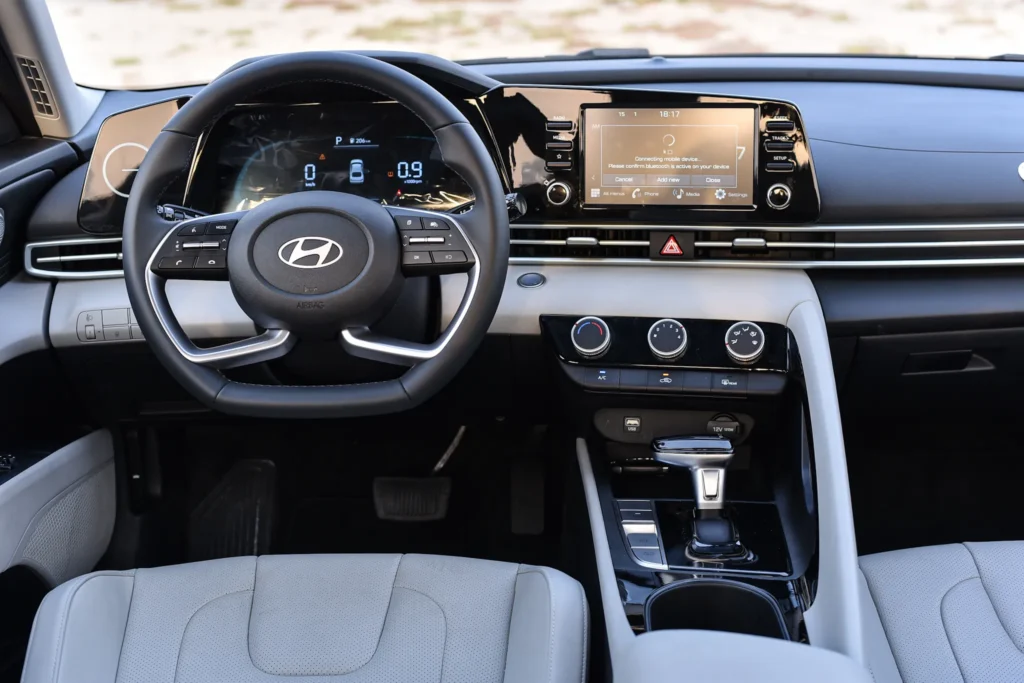 Book Hyundai Elantra 2025 in Dubai – Modern Sedan Rental